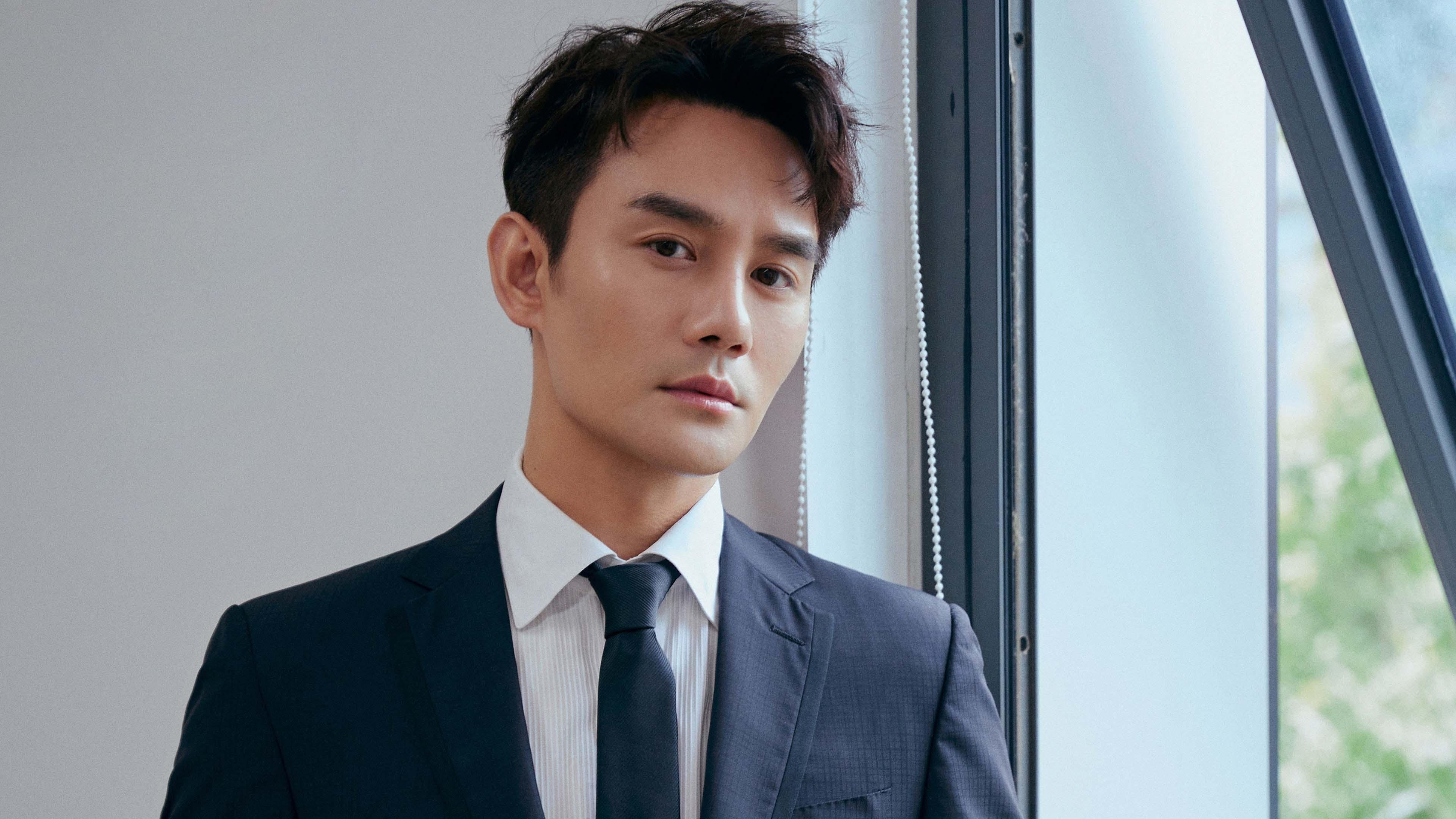 38岁客串观众?詹姆斯起立鼓掌引爆争议